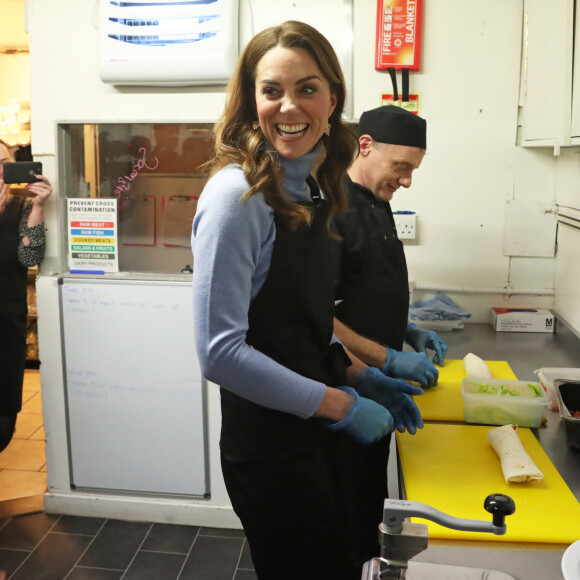 Kate Middleton, duchesse de Cambridge, lors d'une visite d'un café social pour rencontrer des habitants pour son enquête sur la petite enfance à Aberdeen, Écosse, Royaume Uni, le 12 février 2020.
