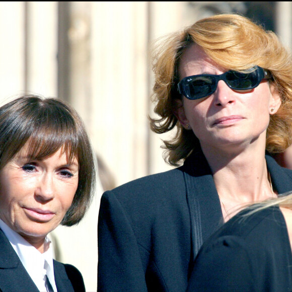 Danièle Evenou et Élise Martin - Obsèques de Jacques Martin en la cathédrale Saint Jean à Lyon. Le 20 septembre 2007.
