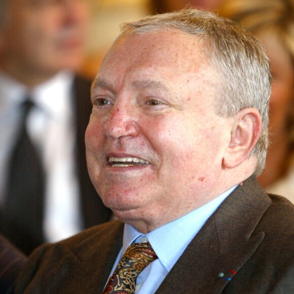 Jacques Martin et sa femme Céline - Mariage d'Arielle et Stéphane Collaro à la mairie de Levallois-Perret. Le 5 mai 2004. @Klein-Hounsfield/ABACA.