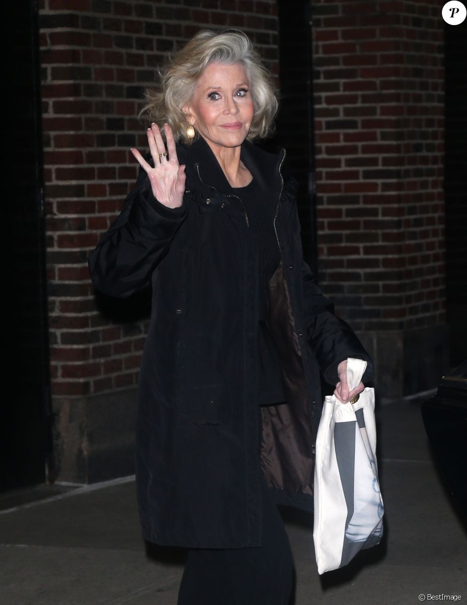 Jane Fonda à la sortie des studios de l&#039;émission &quot;The Late Show with Stephen Colbert&quot; à New York, le 6 janvier 2020.