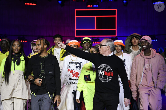 Naomi Campbell, Lewis Hamilton et Tommy Hilfiger à l'issue du défilé Tommy Hilfiger (collection Tommy x Lewis, en collaboration avec Lewis Hamilton) lors de la Fashion Week de Londres. Le 16 février 2020.