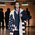 James Turlington (neveu de Christy Turlington) défile pour Tommy Hilfiger (collection Tommy x Lewis, en collaboration avec Lewis Hamilton) lors de la Fashion Week de Londres. Le 16 février 2020.