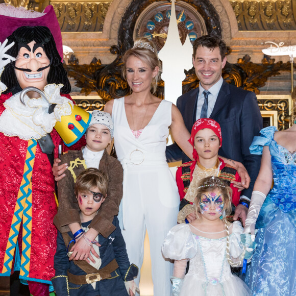 Exclusif - Elodie Gossuin-Lacherie, son mari Bertrand Lacherie et leur enfants Rose, Joséphine, Jules et Léonard - Avant-première de la nouvelle saison "Festival Pirates et Princesses" de Disneyland Paris au Palais Garnier à Paris, France, le 9 mars 2018. © Cyril Moreau/Bestimage