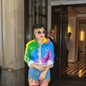 Lady Gaga aux couleurs de la Gay Pride sort de son hôtel à New York Le 28 Juin 2019