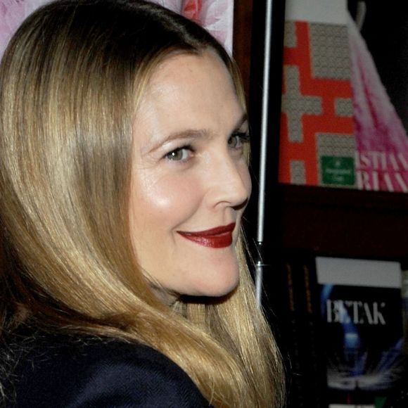 Drew Barrymore à la soirée "Dresses To Dream About" au Rizzoli Flagship Store à New York, le 8 novembre 2017.