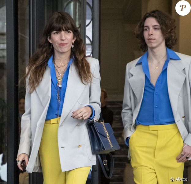 Lou Doillon et son fils Marlowe quittent l'hôtel Palazzo Parigi pour se rendre au défilé Gucci, collection automne-hiver 2020-2021. Milan, le 19 février 2020.