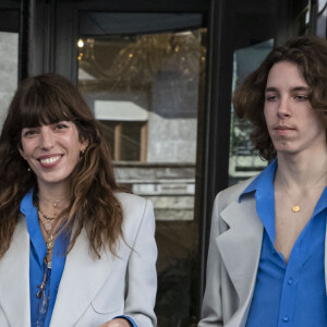 Lou Doillon et son fils Marlowe quittent l'hôtel Palazzo Parigi pour se rendre au défilé Gucci, collection automne-hiver 2020-2021. Milan, le 19 février 2020.