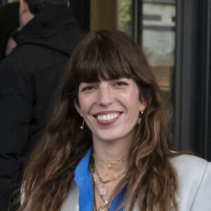 Lou Doillon et son fils Marlowe quittent l'hôtel Palazzo Parigi pour se rendre au défilé Gucci, collection automne-hiver 2020-2021. Milan, le 19 février 2020.