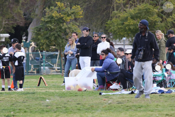 Exclusif - Hilary Duff alerte la police, à cause de la présence d'un homme muni d'un appareil photo, sur le terrain de football où son fils joue au Flag football à Los Angeles, le 22 février 2020.