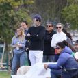 Exclusif - Hilary Duff alerte la police, à cause de la présence d'un homme muni d'un appareil photo, sur le terrain de football où son fils joue au Flag football à Los Angeles, le 22 février 2020.