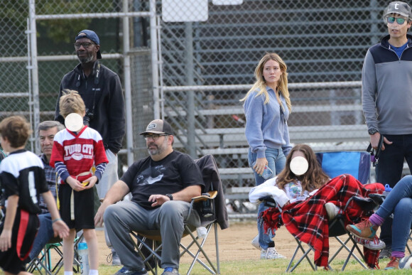 Exclusif - Hilary Duff alerte la police, à cause de la présence d'un homme muni d'un appareil photo, sur le terrain de football où son fils joue au Flag football à Los Angeles, le 22 février 2020.