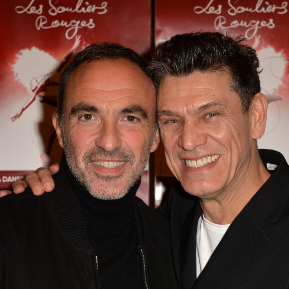 Nikos Aliagas et Marc Lavoine au photocall de la générale de presse du spectacle musicale "Les Souliers Rouges" aux Folies Bergères à Paris, France, le 4 février 2020. © Veeren/Bestimage