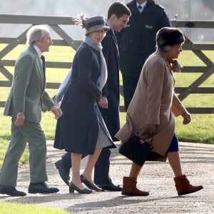 La reine Elizabeth II suivie de la princesse Anne et Sir Jackie Stewart à Sandringham le 27 janvier 2020 © Imago / Panoramic / Bestimage