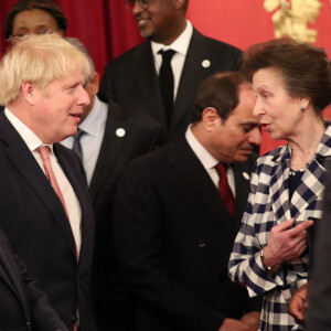 La princesse Anne et le Premier ministre Boris Johnson lors de la réception organisée pour le début du "Sommet Grande-Bretagne-Afrique sur les investissements" à Buckingham Palace, le 20 janvier 2020.