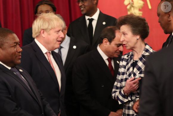 La princesse Anne et le Premier ministre Boris Johnson lors de la réception organisée pour le début du "Sommet Grande-Bretagne-Afrique sur les investissements" à Buckingham Palace, le 20 janvier 2020.