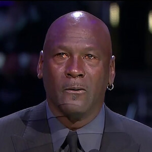 Michael Jordan, ému aux larmes, rend hommage à Kobe Bryant au Staples Center de Los Angeles, le 24 février 2020. La star de basket est décédée dans un accident d'hélicoptère, le 26 janvier 2020 à Calabasas, aux côtés de sa fille de 13 ans, Gianna, et de sept autres personnes.