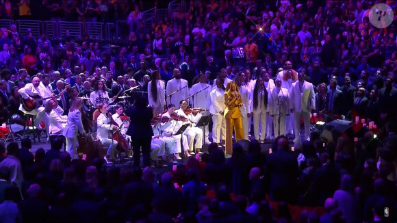 Beyoncé rend hommage à Kobe Bryant au Staples Center de Los Angeles, le 24 février 2020. La chanteuse a interprété "Xo", une des chansons préférées de feu Kobe Bryant. La star de basket est décédée dans un accident d'hélicoptère, le 26 janvier 2020 à Calabasas, aux côtés de sa fille de 13 ans, Gianna, et de sept autres personnes.