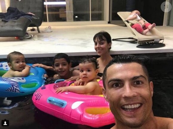 Cristiano Ronaldo fête le premier anniversaire de ses jumeaux Eva et Mateo le 5 juin 2018 sur Instagram.