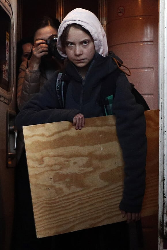 Greta Thunberg arrive à la gare de Madrid, le 6 décembre 2019.