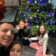 Jennifer Lauret pose avec son clan sur Instagram, en décembre 2019.