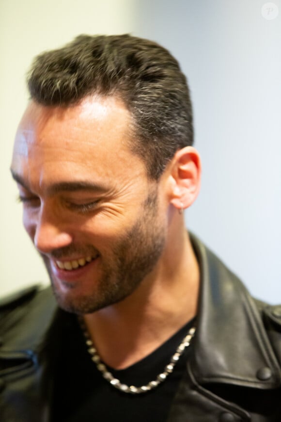 Exclusif - Jean-Baptiste Guegan récompensé avec un disque de platine lors d'un showcase dans l'émission de Club Music sur Bel RTL avec Serge Jonckers. Belgique, Bruxelles, 15 février 2020. © Alain Rolland / Imagebuzz / Bestimage
