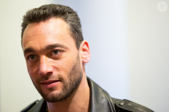 Exclusif - Jean-Baptiste Guegan récompensé avec un disque de platine lors d'un showcase dans l'émission de Club Music sur Bel RTL avec Serge Jonckers. Belgique, Bruxelles, 15 février 2020. © Alain Rolland / Imagebuzz / Bestimage