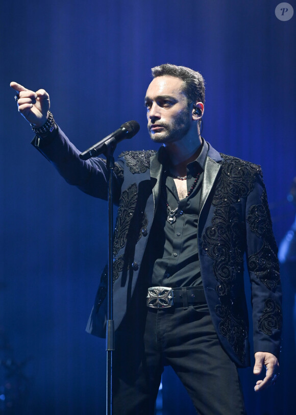 Exclusif - Jean-Baptiste Guégan - Jean-Baptiste Guégan reçoit un double disque de platine lors de son concert à la Seine Musicale à Boulogne le 19 janvier 2020. Son album "Puisque c'est écrit", écrit et composé par M. Mallory s'est écoulé à plus de 250.000 exemplaires. Jean-Baptiste fera la tournée de tous les Zeniths de France avec son spectacle hommage "La voie de Johnny" et sera à l'AccorHotels Arena Paris le 6 décembre 2020. © Coadic Guirec/Bestimage