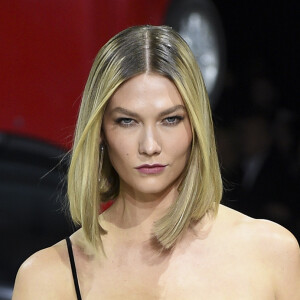 Karlie Kloss - Défilé Off-White "Collection Prêt-à-Porter Automne/Hiver 2020-2021" lors de la Fashion Week de Paris (PFW), le 27 février 2020.