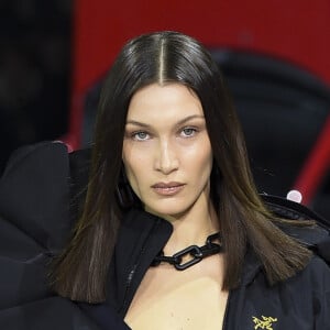 Bella Hadid - Défilé Off-White "Collection Prêt-à-Porter Automne/Hiver 2020-2021" lors de la Fashion Week de Paris (PFW), le 27 février 2020.