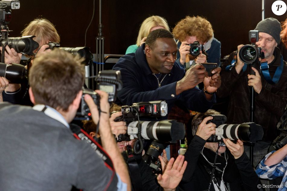 Omar Sy à la conférence de presse du film Police Night ...