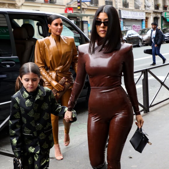 Kim Kardashian, sa fille North West, Kourtney Kardashian et sa fille Penelope Disick se rendent au "Sunday Service" de Kanye West à Paris, la messe est organisée au Théâtre des Bouffes du Nord à Paris, le 1er mars 2020.