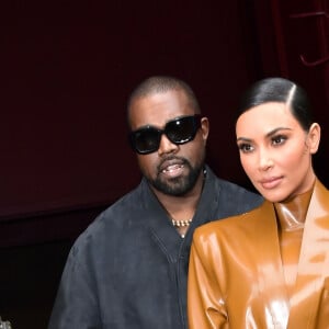 Kanye West et sa femme Kim Kardashian à la sortie du Théâtre des Bouffes du Nord après le "Sunday Service" à Paris, le 1er mars 2020.