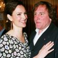  Gérard Depardieu et Carole Bouquet présentent leurs futures productions respectives : des vins d'artistes. Le 11 avril 2003. 
