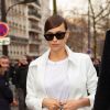 Irina Shayk arrive au défilé Valentino collection prêt-à-porter automne-hiver 2020-2021 lors de la Fashion Week de Paris. Le 1er mars 2020.