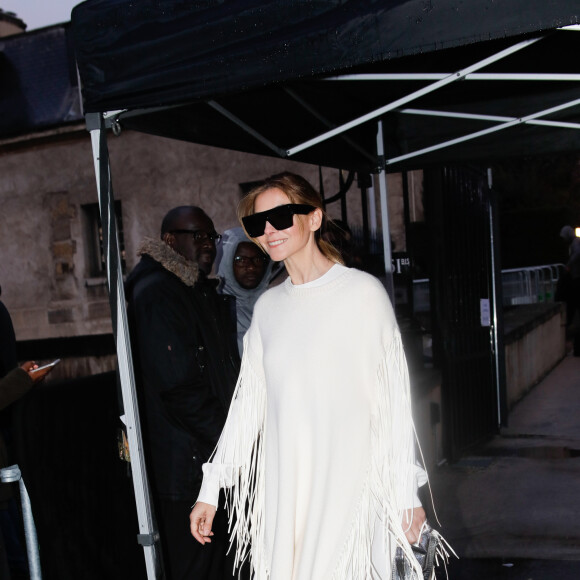 Clotilde Courau - Arrivée des people au défilé Valentino collection prêt-à-porter automne-hiver 2020-2021 aux Invalides lors de la Fashion Week à Paris. Le 1er mars 2020. © Veeren Ramsamy-Christophe Clovis/Bestimage