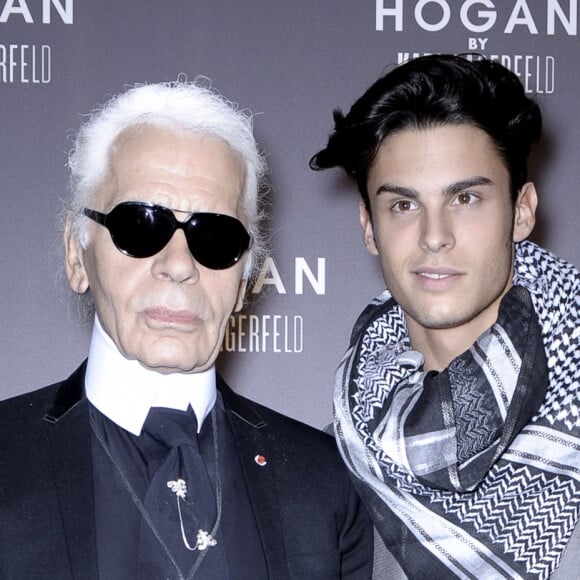 Karl Lagerfeld et Baptiste Giabiconi le 2 octobre 2010 à Paris. 