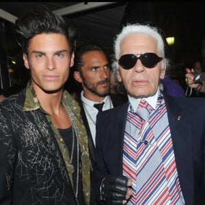 Baptiste Giabiconi et Karl Lagerfeld le 15 août 2010 à Saint-Tropez. 