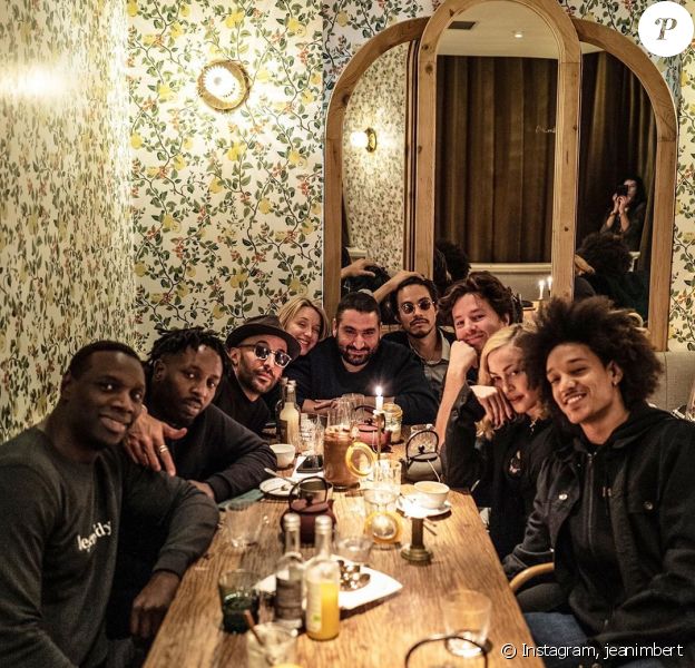 Omar Sy, Ladj Ly, le photographe JR, Ludivine Sagnier, Mouloud Achour, Madonna et son jeune petit-ami Ahlamalik au restaurant "Mamie" de Jean Imbert. Le 3 mars 2020 sur Instagram.