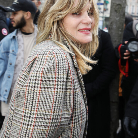 Emmanuelle Seigner - Arrivées au défilé de mode prêt-à-porter automne-hiver 2020/2021 Céline à Paris le 28 février 2020.