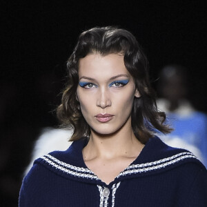 Bella Hadid - Défilé Miu Miu collection prêt-à-porter Automne/Hiver 2020-2021 lors de la Fashion Week à Paris, le 3 mars 2020.