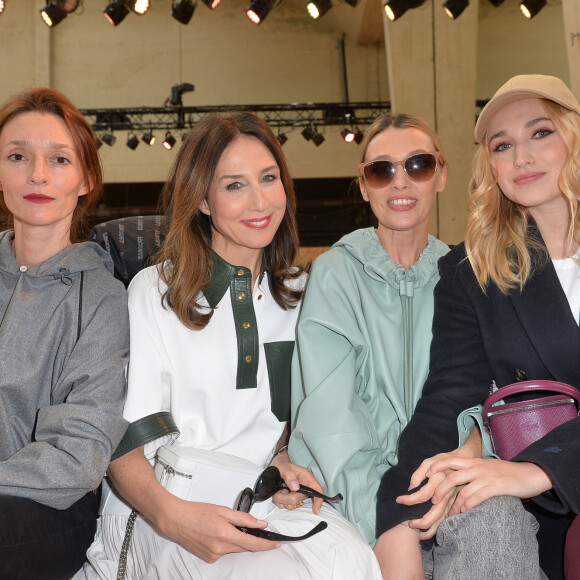 Audrey Marnay, Elsa Zylberstein, Anne Marivin et Chloé Jouannet assistent au défilé Lacoste, collection prêt-à-porter automne-hiver 2020-2021 au Tennis Club de Paris. Paris, le 3 mars 2020. © Veeren Ramsamy-Christophe Clovis /Bestimage