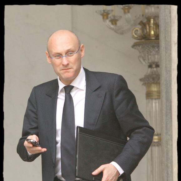 Bernard Laporte quittant le conseil des ministres à l'Elysée le 23 avril 2008.