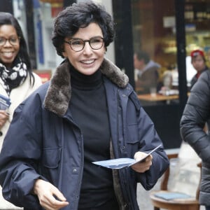 Exclusif - Tractage de Rachida Dati, pour les élections municipales de 2020, dans le VIIème arrondissement. Paris 7ème, rue Cler, le 8 décembre 2019. © Alain Guizard / Bestimage