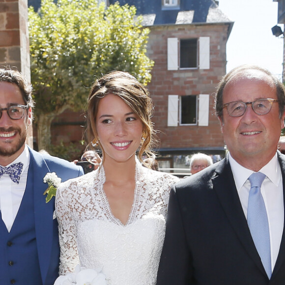 François Hollande, Ségolène Royal et les parents de la mariée - Mariage de Thomas Hollande et de la journaliste Emilie Broussouloux à la mairie à Meyssac en Corrèze près de Brive, ville d'Emiie. Le 8 Septembre 2018. © Patrick Bernard-Guillaume Collet / Bestimage