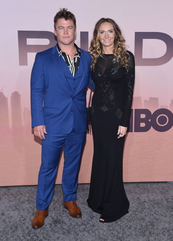 Luke Hemsworth et sa femme Samantha Hemsworth assistent à la projection de la saison 3 de la série "Westworld" au TCL Chinese Theatre. Los Angeles, le 5 mars 2020.