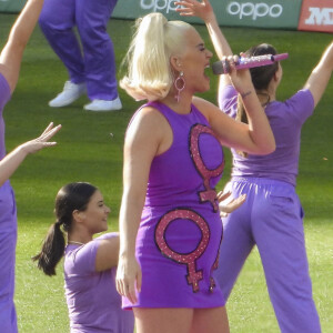 Katy Perry, enceinte, chante pour la finale de la "ICC Women T20 Cricket World Cup" à Melbourne, en Australie. Le 8 mars 2020. @Media-Mode / SplashNews/ABACAPRESS.COM