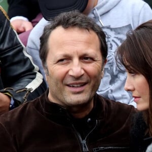 Arthur (Jacques Essebag) et sa compagne Mareva Galanter dans les tribunes de la finale homme des internationaux de France de Roland Garros à Paris le 5 juin 2016. © Moreau-Jacovides / Bestimage