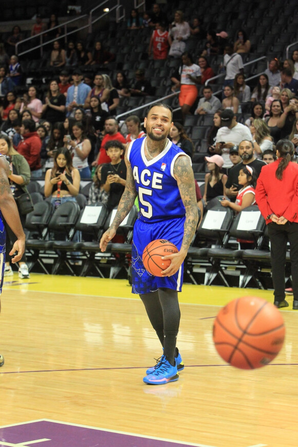 Chris Brown participe au Ace Family Basketball Charity au Staple Center à Los Angeles, le 29 juin 2019.