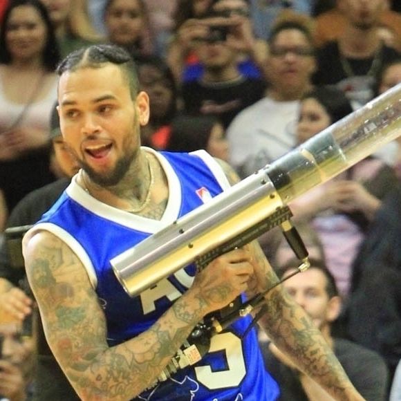Chris Brown participe au Ace Family Basketball Charity au Staple Center à Los Angeles, le 29 juin 2019.