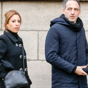 Léa Salamé et son compagnon Raphaël Glucksmann - Obsèques de Sébastien Demorand à la Coupole du crématorium du cimetière du Père-Lachaise à Paris, France, le 31 janvier 2020.